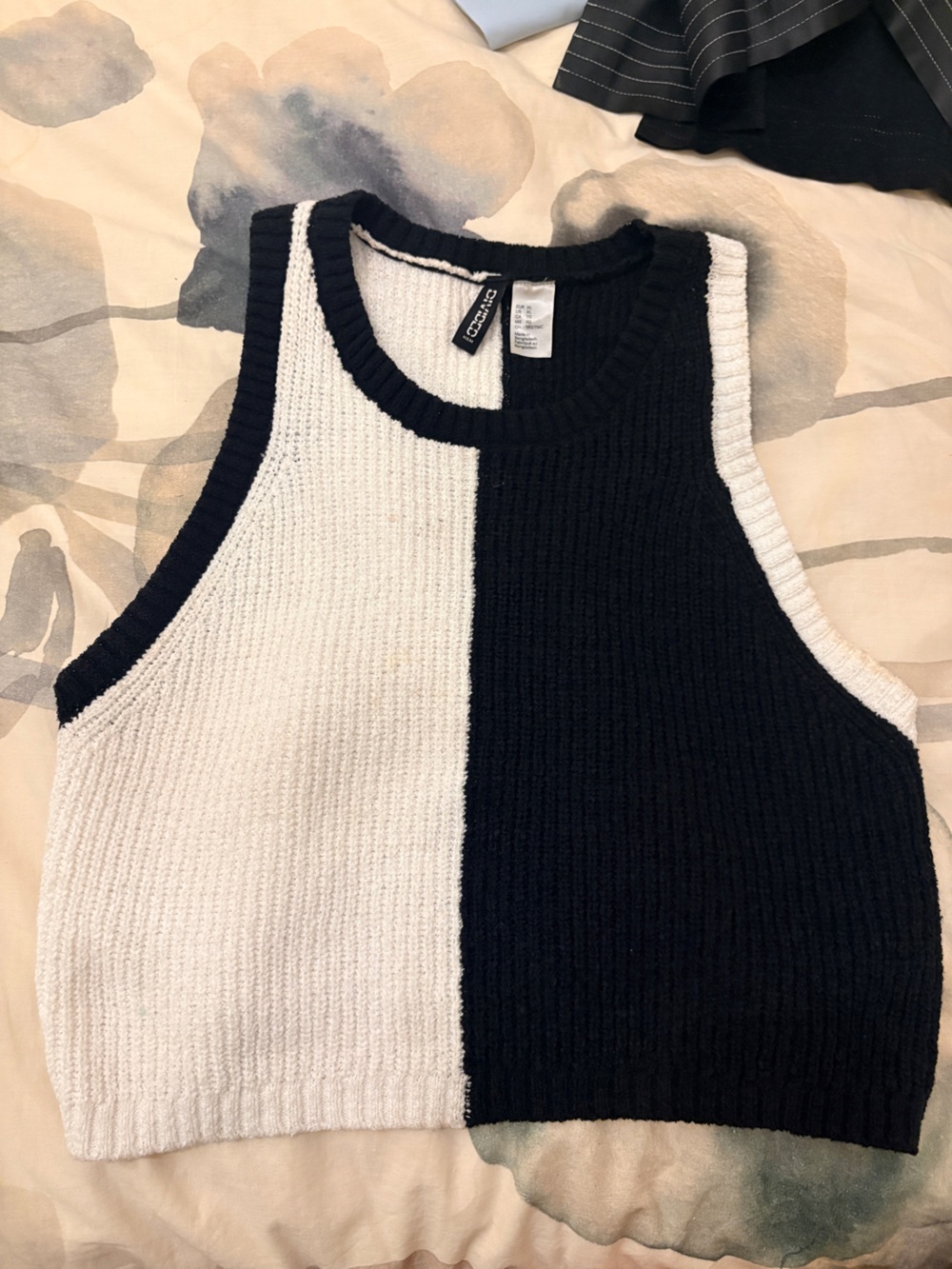 H&M Black and White Colorblock Crewneck Sweater Tank